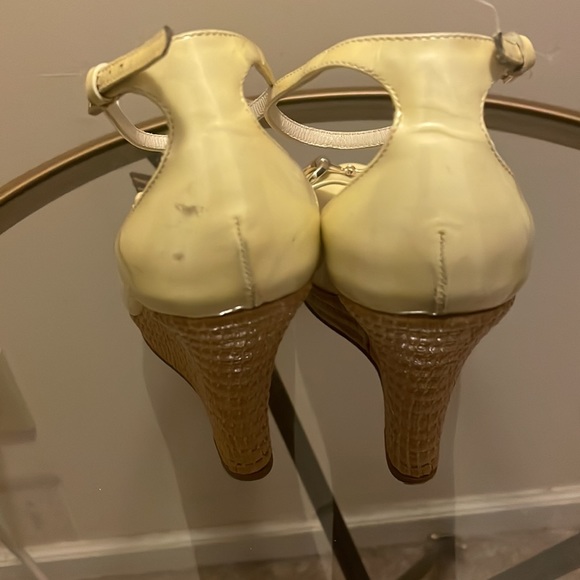 Gucci Yellow Wedges 6.5 - Picture 3 of 6